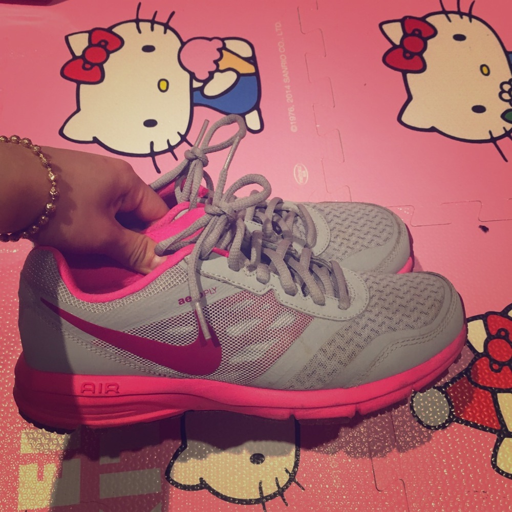 nike sneaker . like new